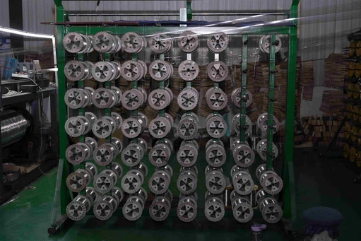 Tidying up the warp threads Tidying up the warp threads